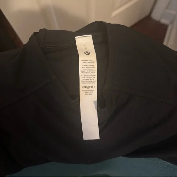 NWOT Lululemon Tight Fit Short Sleeve Size Large - Picture 4 of 6